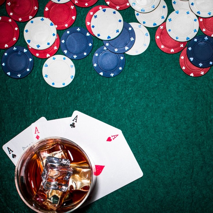 Tampilan antarmuka permainan Qiu Qiu di platform km789 login dengan kartu domino dan kontrol permainan